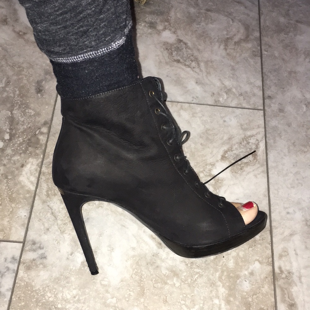 BURBERRY BLACK REAL LEATHER LACE UP PLATFORM PEEPTOE EUC BOOTIES SIZE EU…